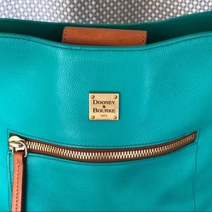 Dooney & Bourke Bags - Dooney & Bourke Crossbody Handbag Dooney & Bourke Bags - Dooney & Bourke Crossbody Handbag